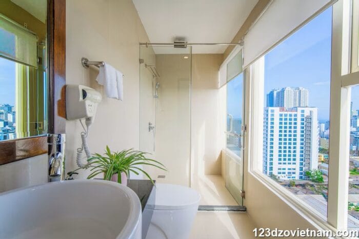 Fivitel Hotel Da Nang - Washroom