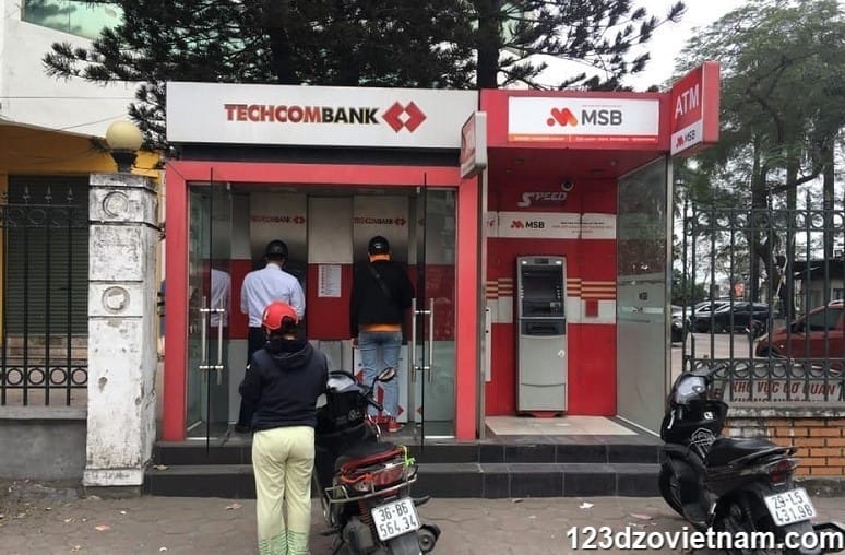 atm-techcombank-withdraw-vietnam