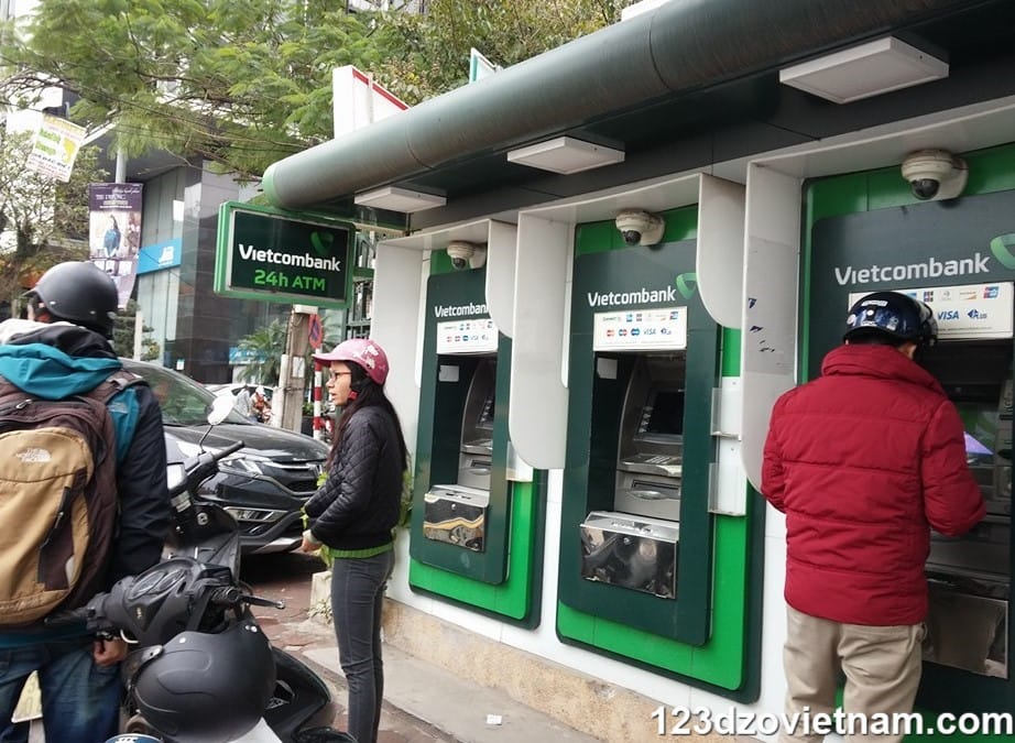 atm-vietcombank-withdraw-vietnam-2