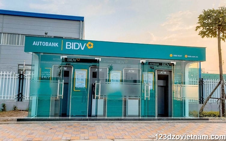 atm-withdraw-vietnam