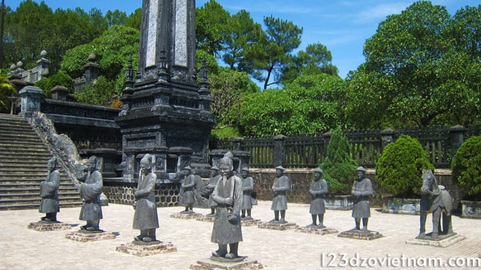 Bai Dinh Courtyard