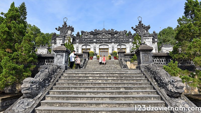 Khai Dinh Tomb scene