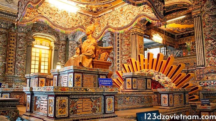 Ideal time to visit the tomb for first-time visitors