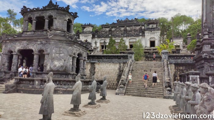 The most convenient way to get to the Khai Dinh Tomb