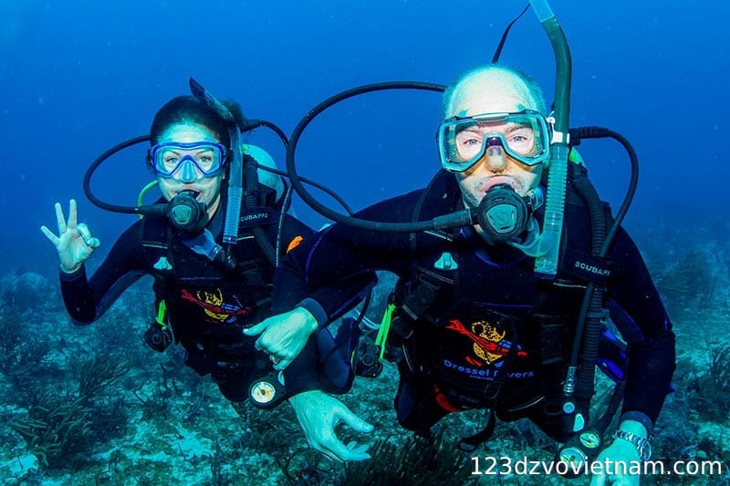 Notes for those experiencing scuba diving for the first time