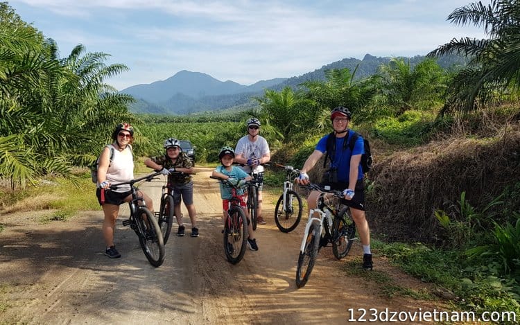 Why did I choose to rent a bicycle in Da Nang?
