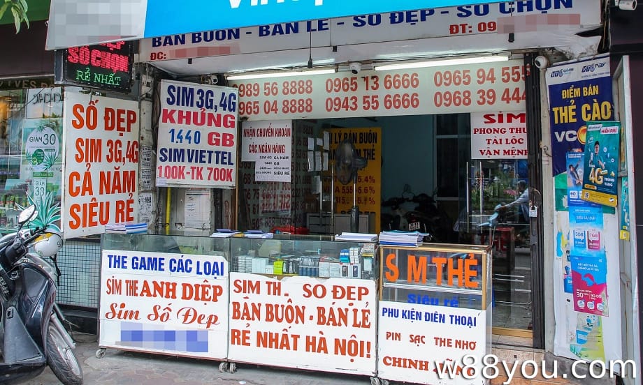 Buy Vietnam sim card for tourists after entering the city