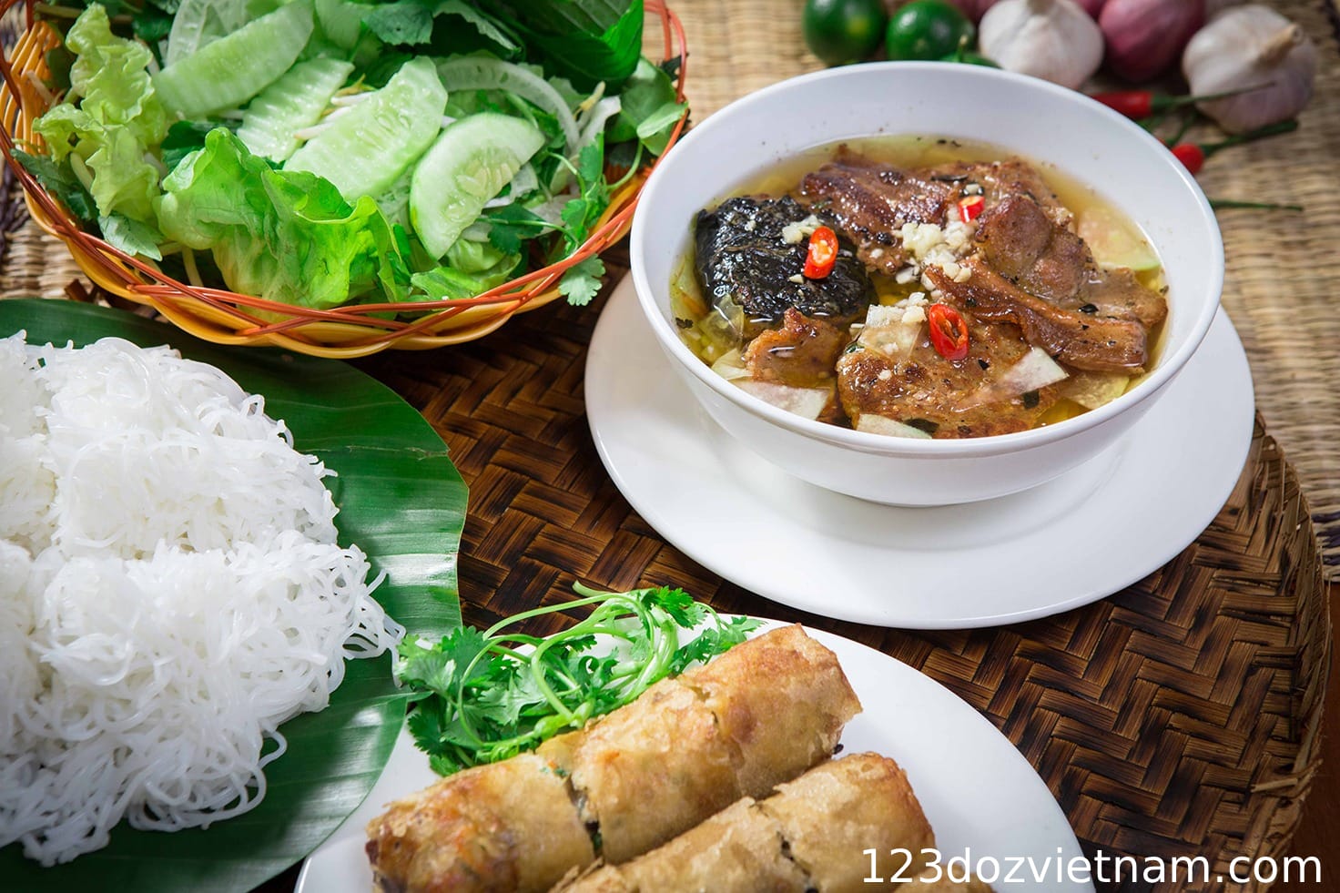Eating Bun cha Hanoi at winter