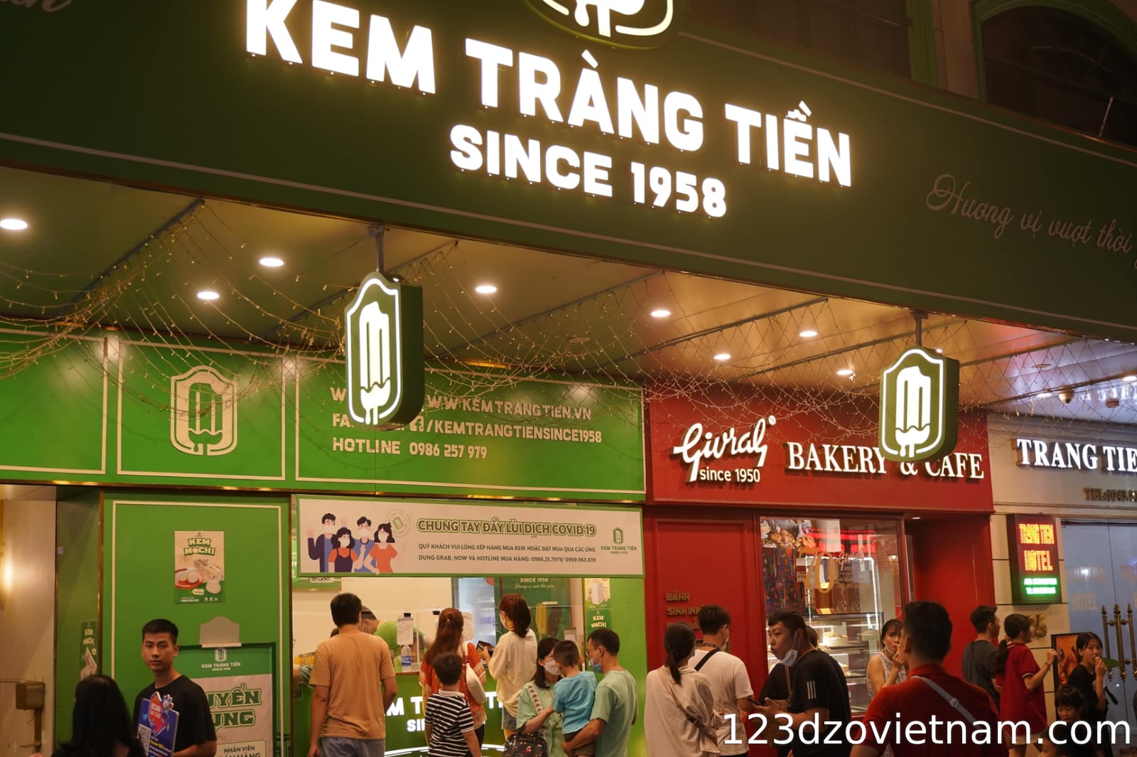 Summer travel in Hanoi, eat ice cream at Trang Tien ice cream shop
