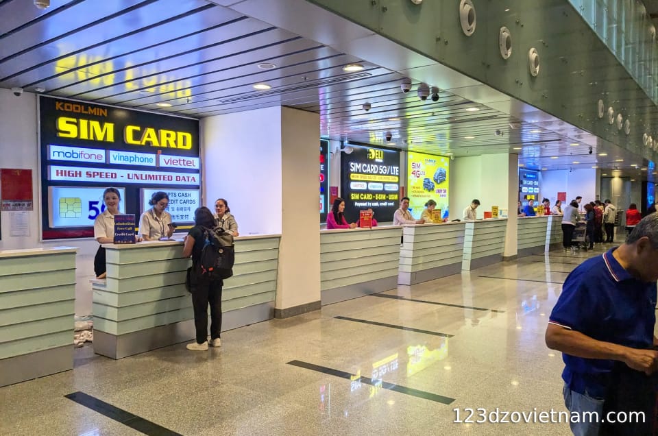 Advantages and disadvantages of buying SIM at the airport