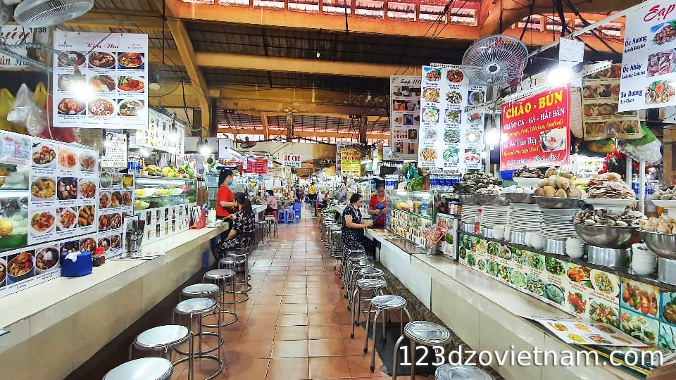 Culinary experience at Ben Thanh market
