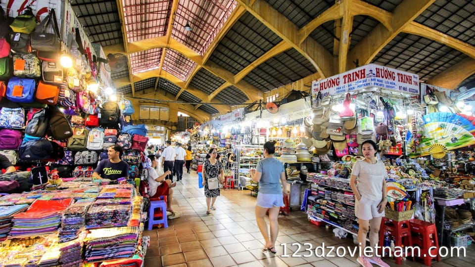 Architecture and structure of Ben Thanh market for first-time visitors