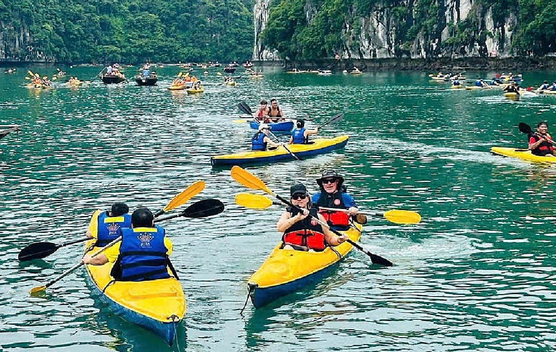 Kayaking activity at Hang Luon Halong 