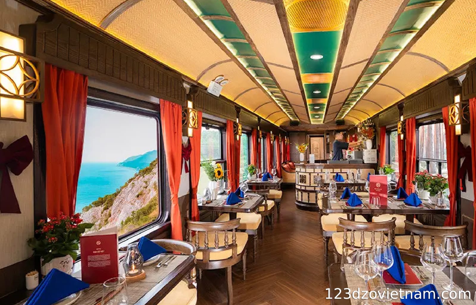 Note when choosing luxury cruise ships in Vietnam