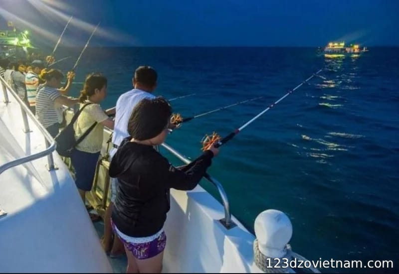 The squid caught activity