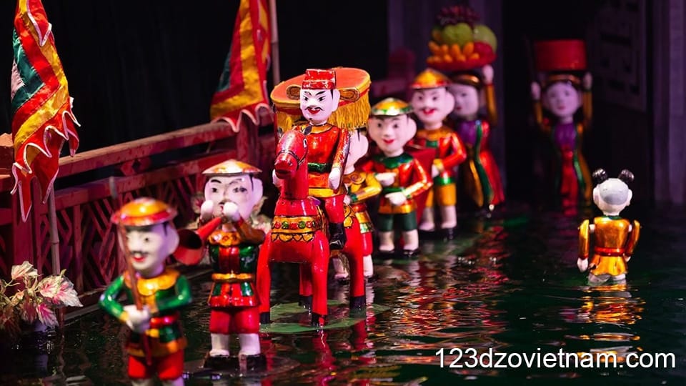 Watch a water puppet show or other traditional performing arts show