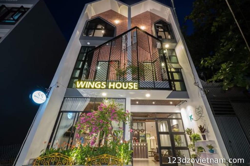 Wing House (~1 km)