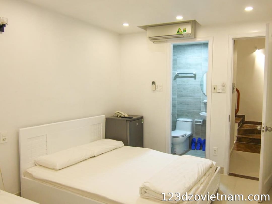 Full House Hostel room