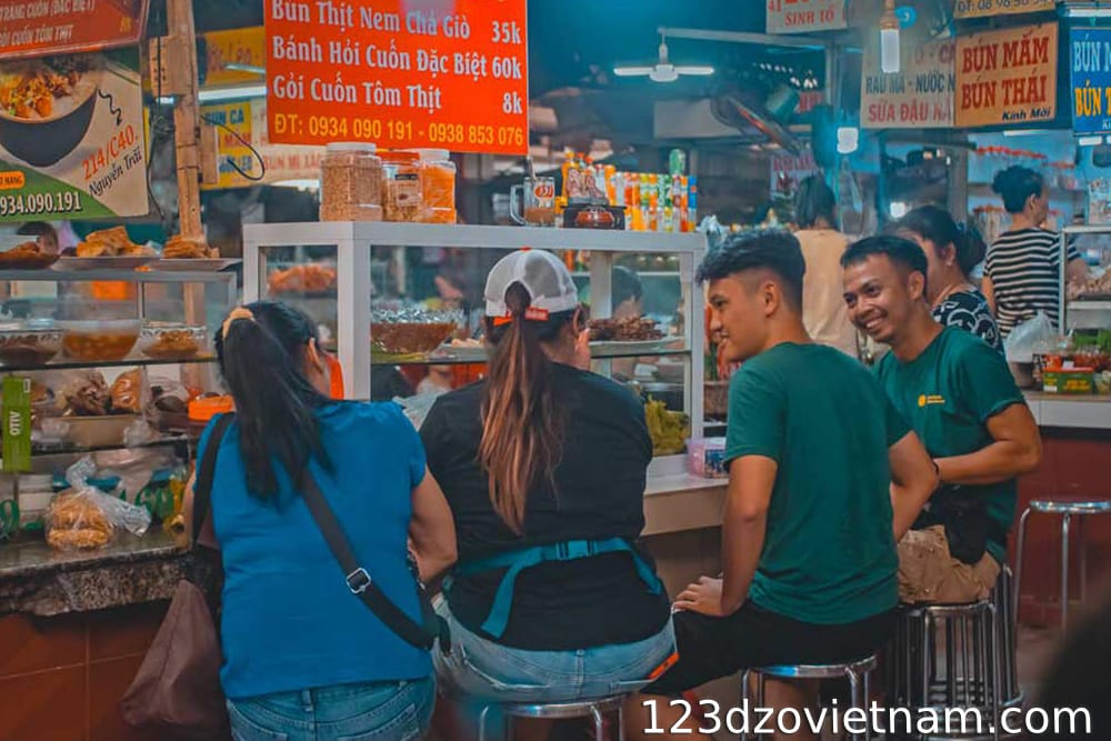 Nighttime food bike tour