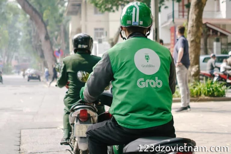 Should I choose GrabBike or GrabCar in different situations?