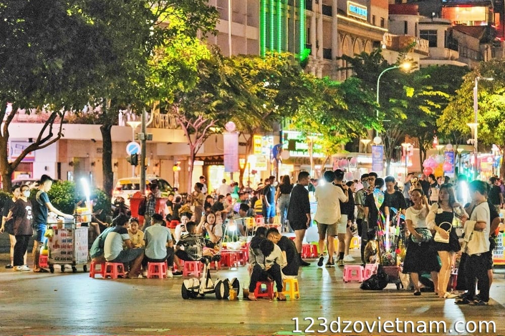 Take a stroll on Nguyen Hue Walking Street