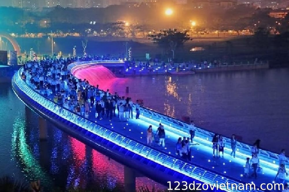Take a walk on the Starlight Bridge