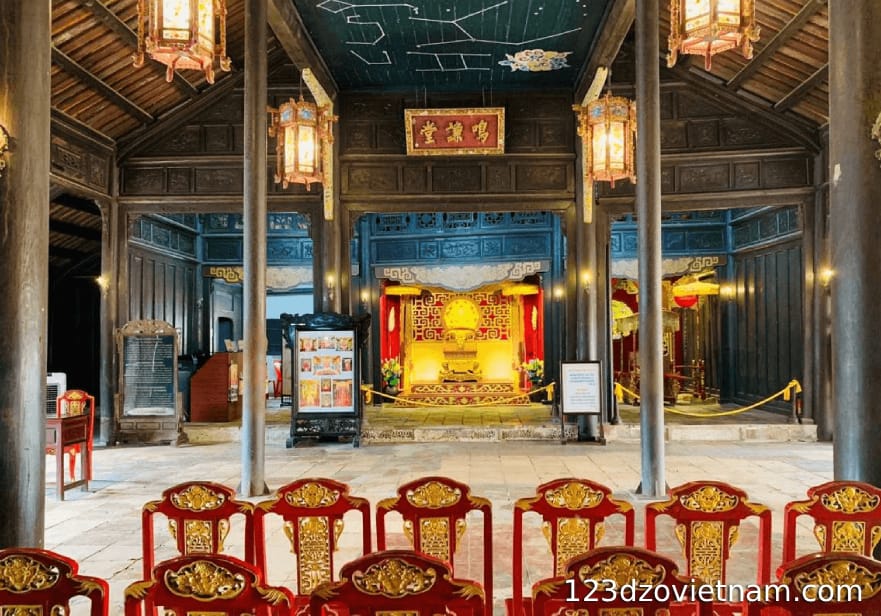 Admire traditional art at Minh Khiem Theater