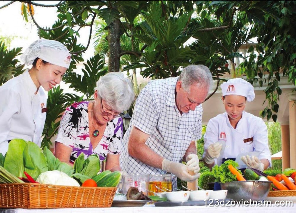 Some experiences before participating in the Hue food Tour