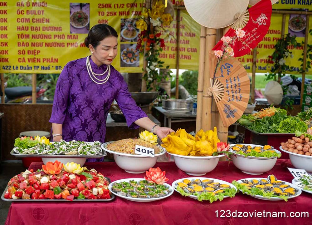 What is the Hue Food Tour and what will tourists experience?