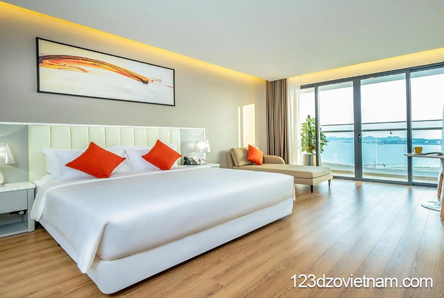 DeLaSea Ha Long Hotel inside