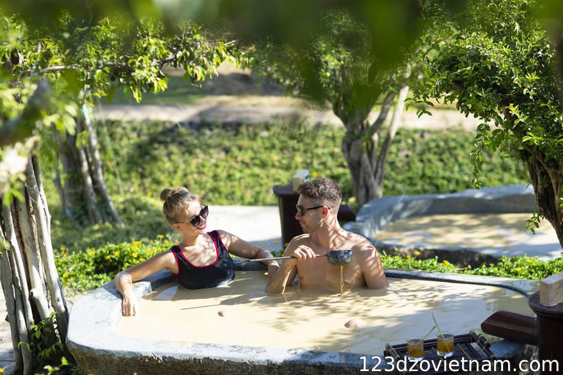 Mud bath at Hon Tam Island