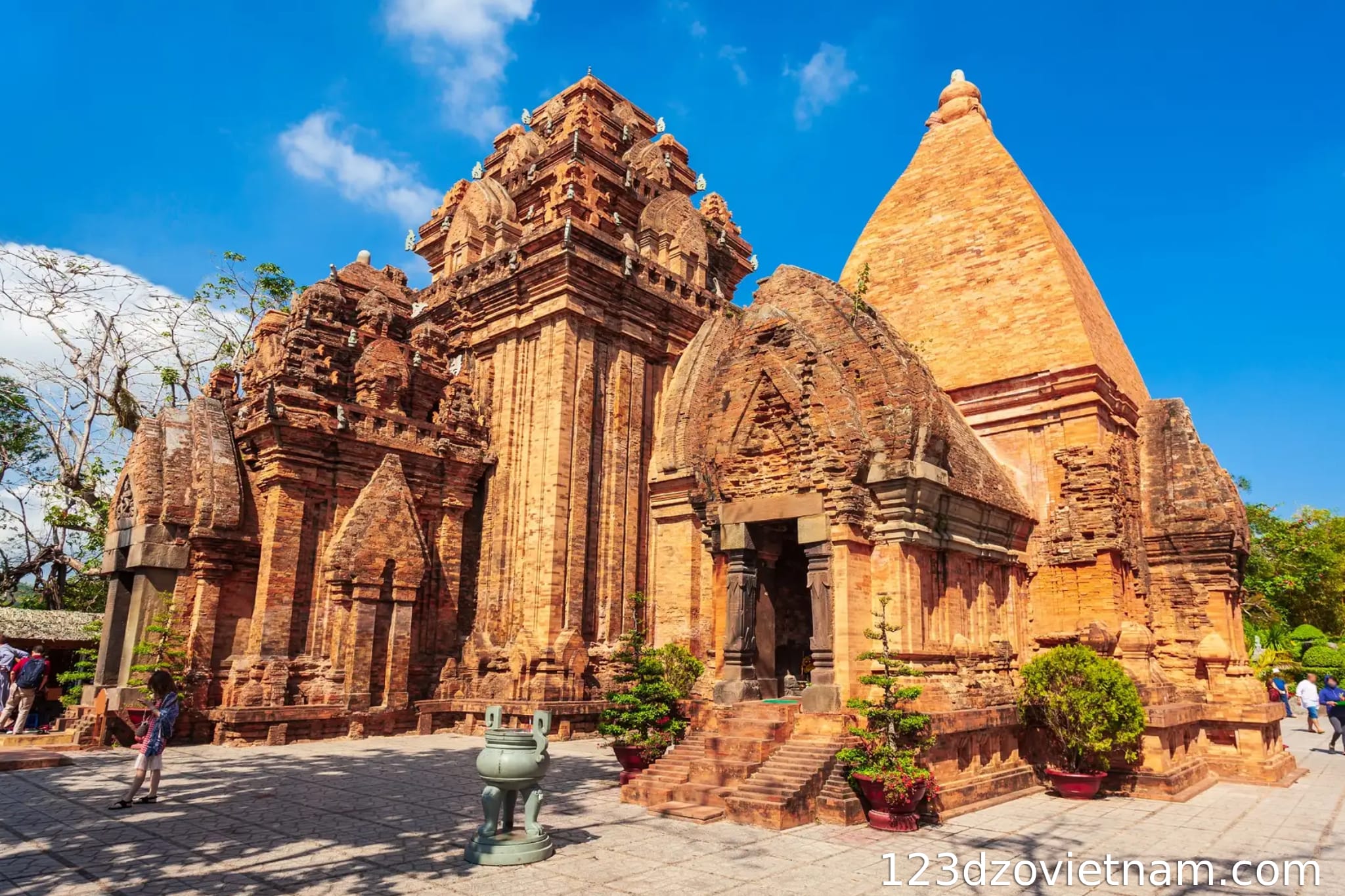 Visitting Ponagar Tower
