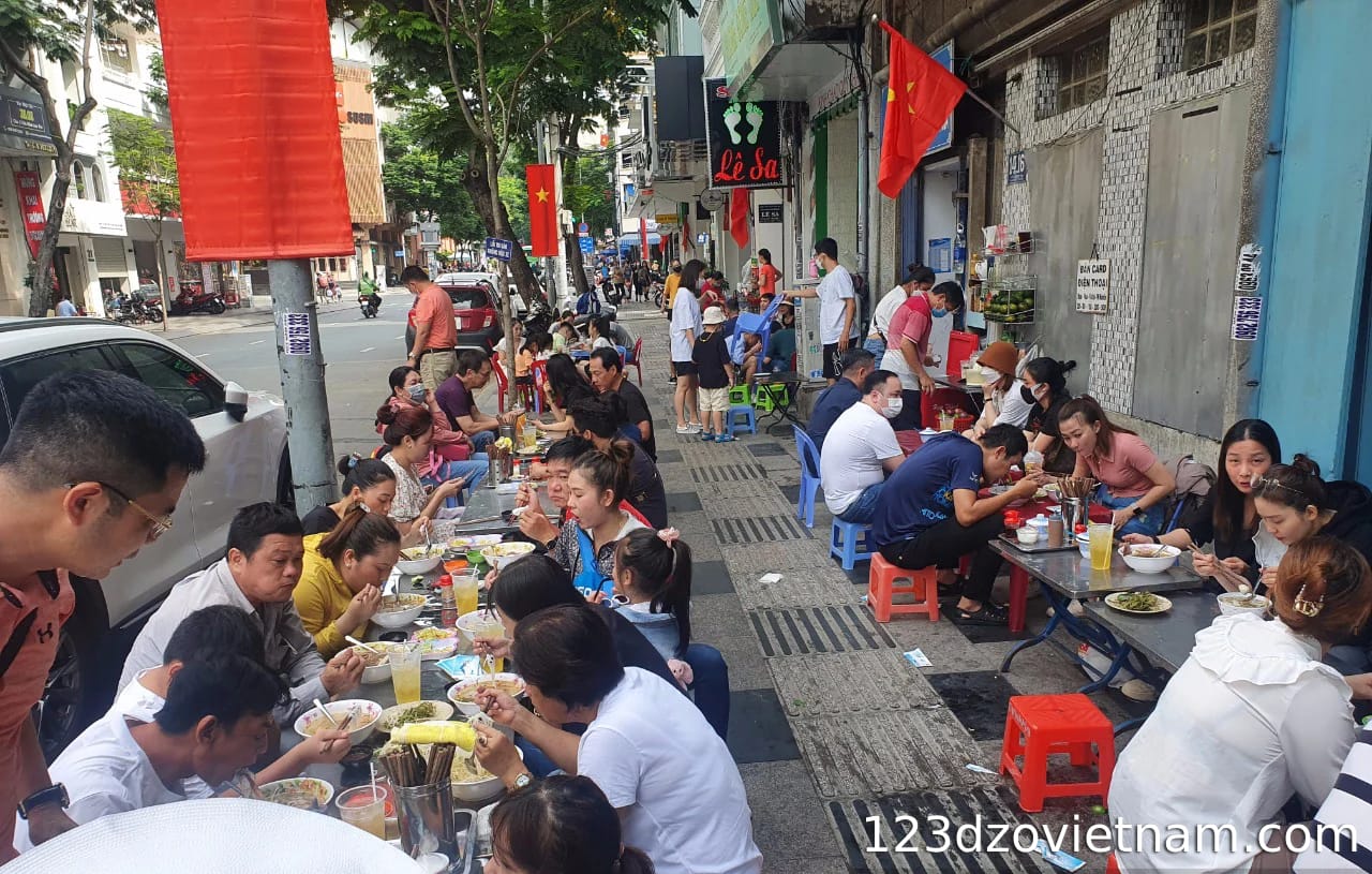 Should you use cash or a card when traveling in Vietnam?
