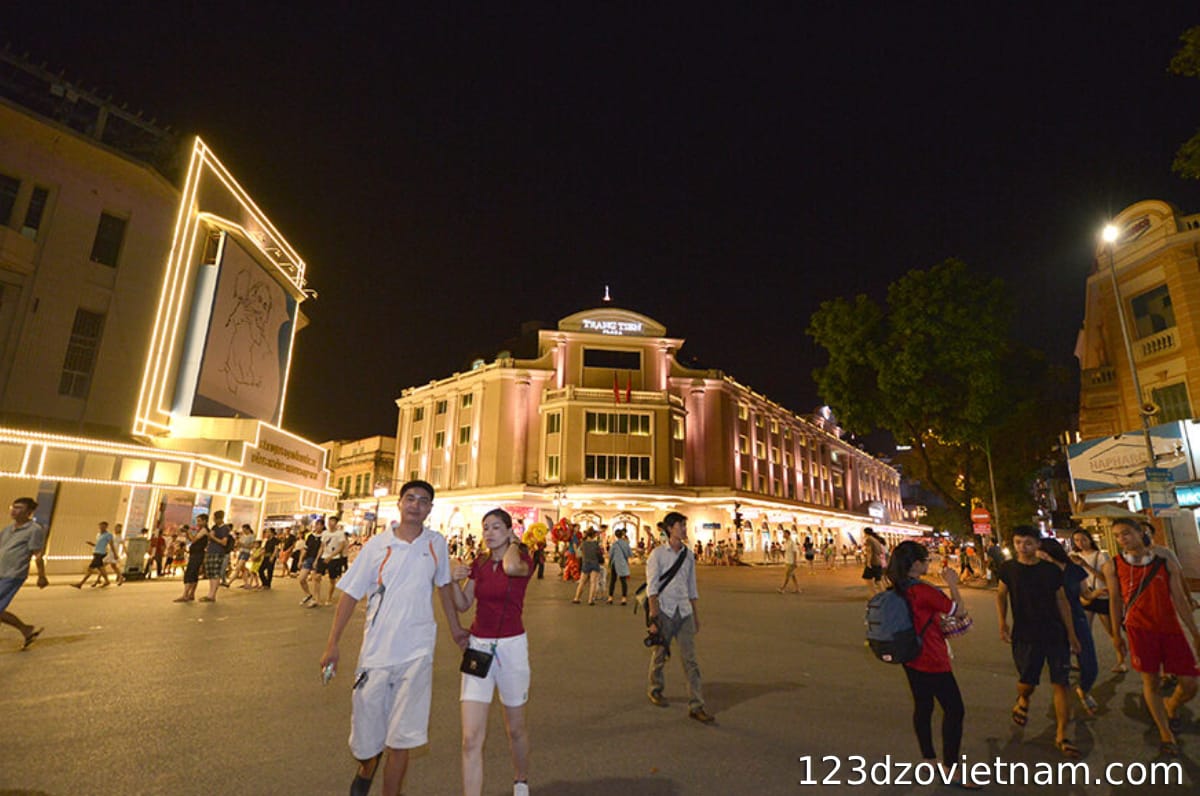 Strolling around Hanoi's pedestrian streets