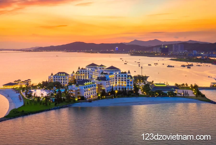 Vinpearl Resort & Spa Ha Long outside