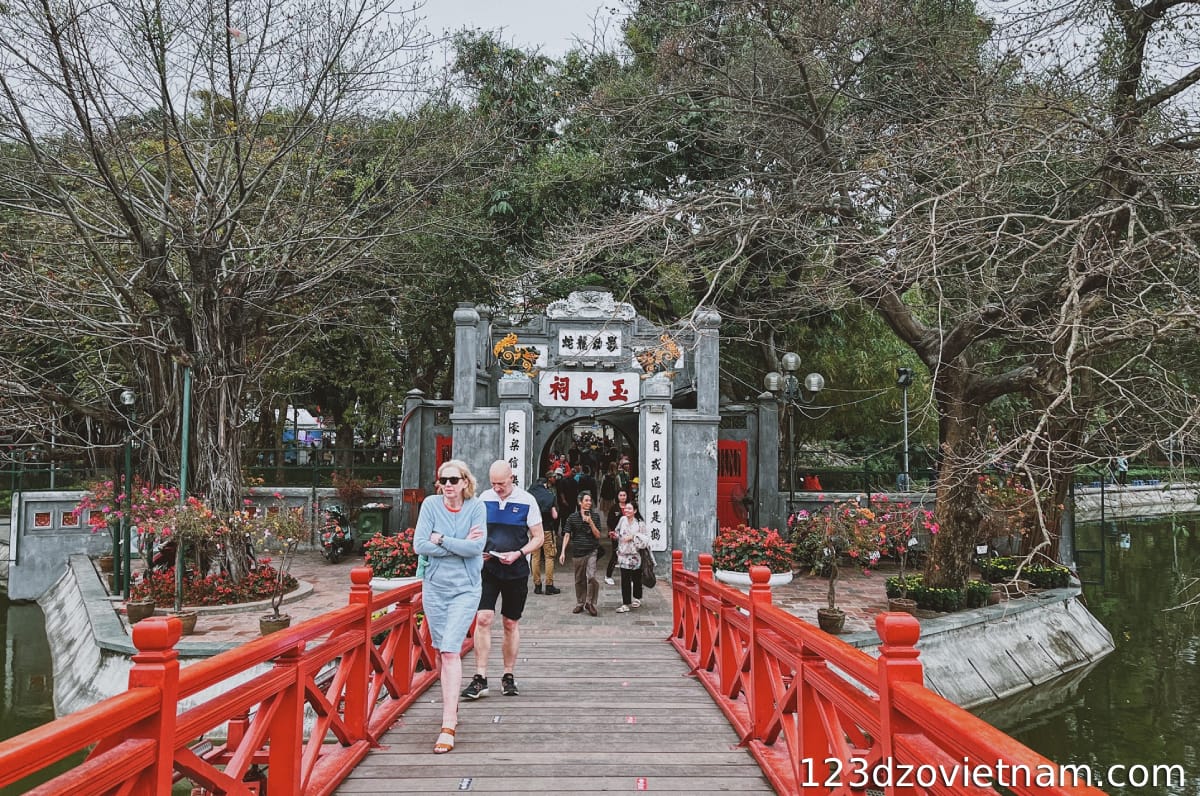 Visit Ngoc Son Temple and Hoan Kiem Lake