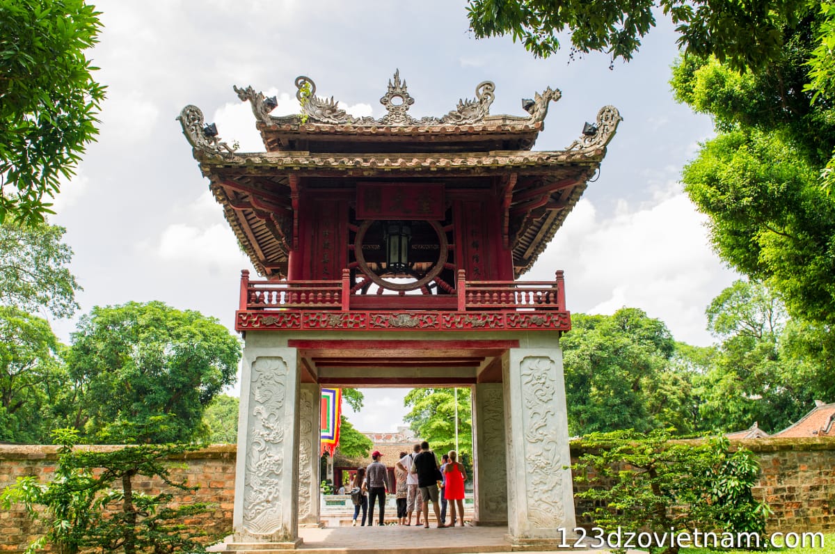 Visiting the Temple of Literature and National University
