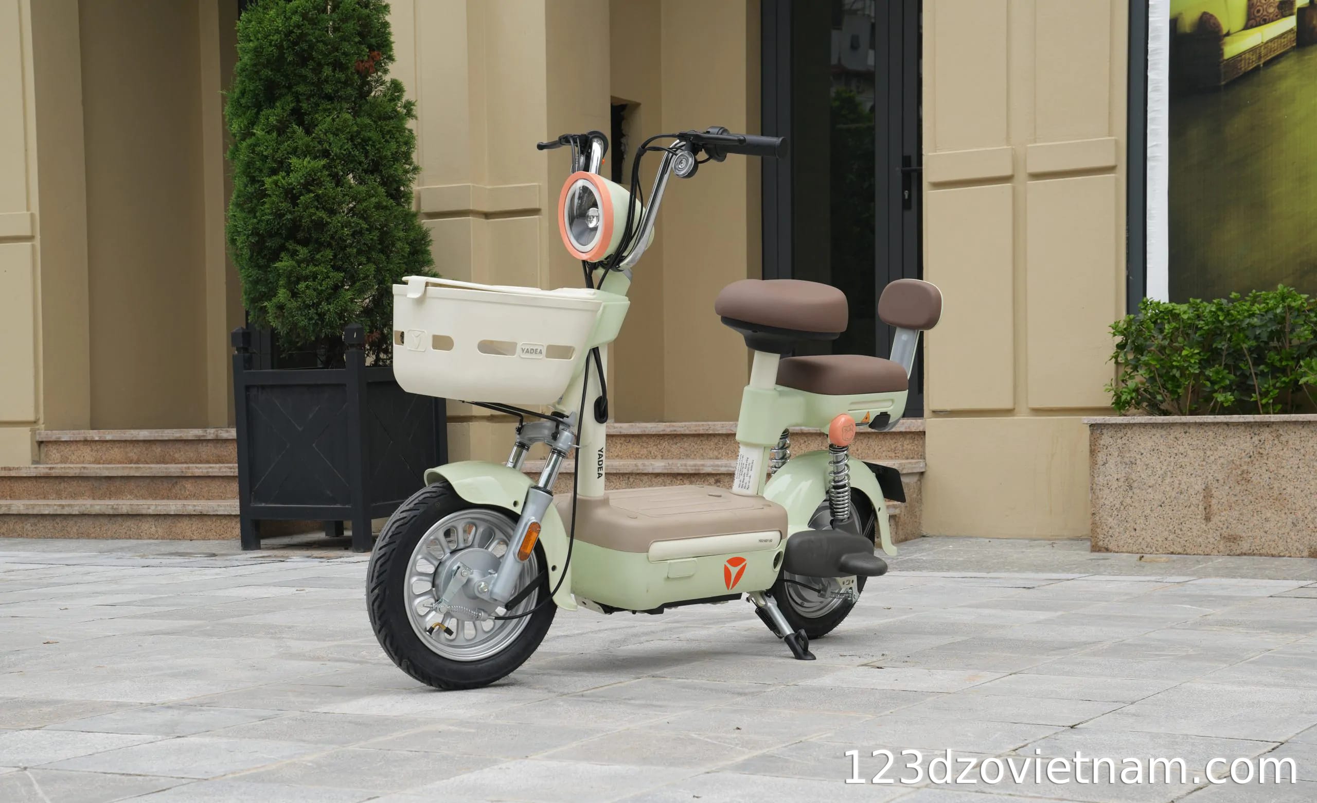 Rent affordable electric bikes, many YADEA models