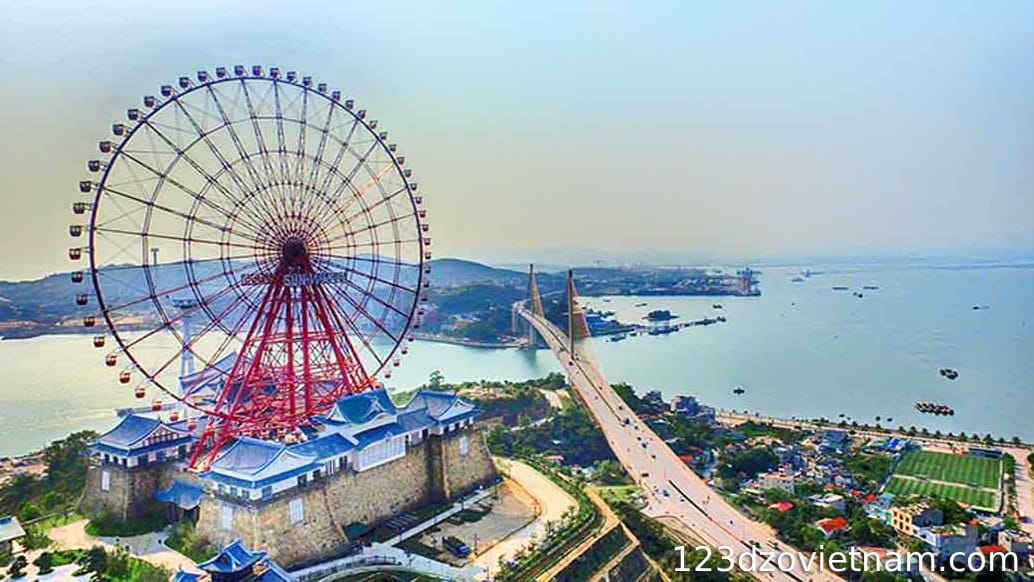 Experiences riding the Queen Cable Car in Ha Long