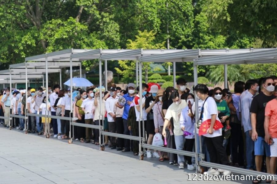 Visitors must queue in an orderly manner
