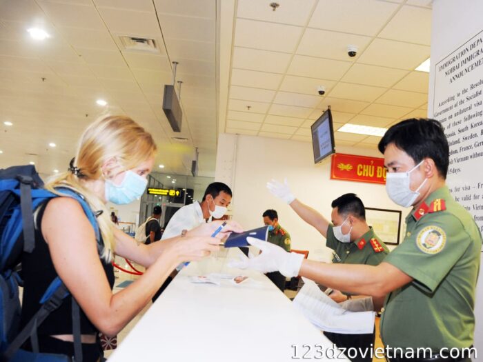 completing-entry-procedures-at-the-border-guard-counter