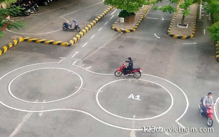 take-the-motorbike-driving-test-in-vietnam