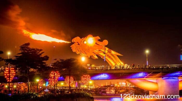 A spectacular dragon bridge Da Nang fire time