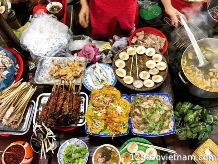 Local delicacies of Vietnam on streets