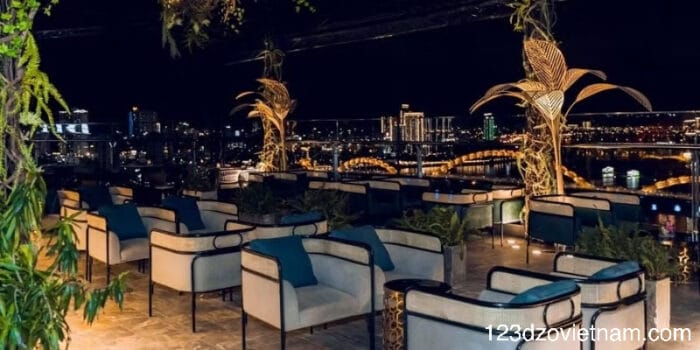 rooftop-restaurant-to-watch-dragon-bridge-fire-show
